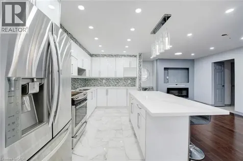 10 Edgecliff Golfway North York ON M3C 3A3