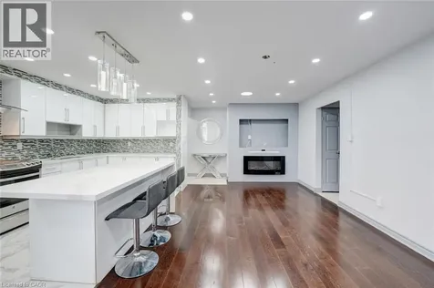 10 Edgecliff Golfway North York ON M3C 3A3