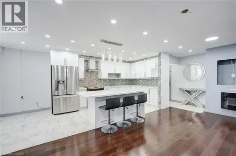 10 Edgecliff Golfway North York ON M3C 3A3