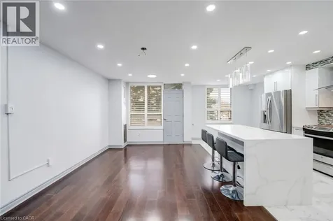 10 Edgecliff Golfway North York ON M3C 3A3