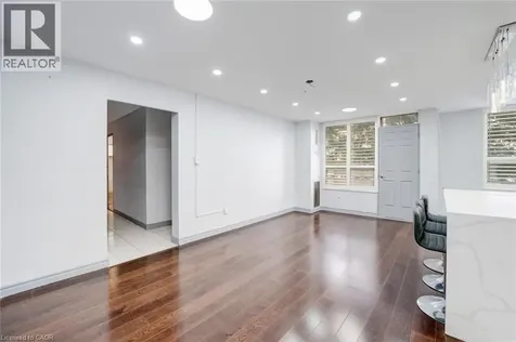 10 Edgecliff Golfway North York ON M3C 3A3