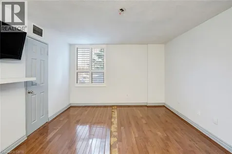 10 Edgecliff Golfway North York ON M3C 3A3