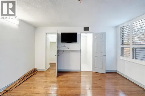 10 Edgecliff Golfway North York ON M3C 3A3