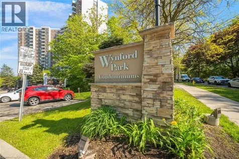 10 Edgecliff Golfway North York ON M3C 3A3