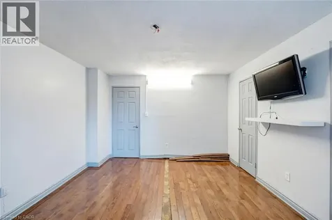 10 Edgecliff Golfway North York ON M3C 3A3