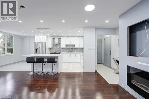 10 Edgecliff Golfway North York ON M3C 3A3