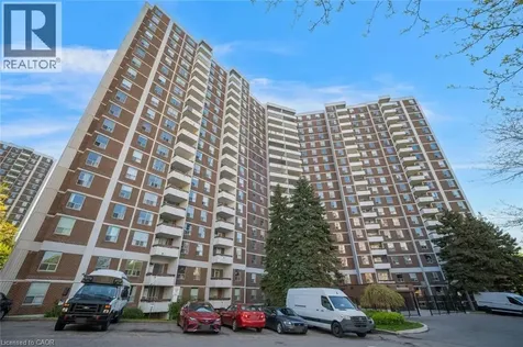 10 Edgecliff Golfway North York ON M3C 3A3