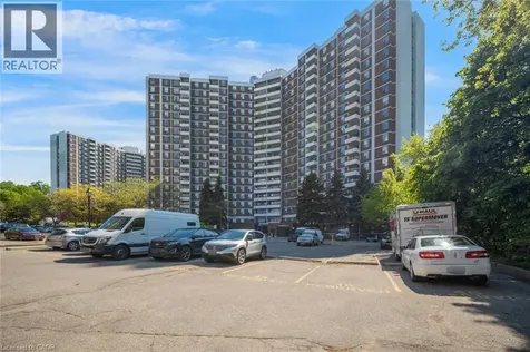 10 Edgecliff Golfway North York ON M3C 3A3