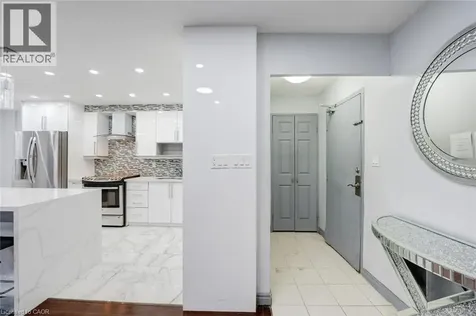 10 Edgecliff Golfway North York ON M3C 3A3