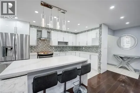 10 Edgecliff Golfway North York ON M3C 3A3