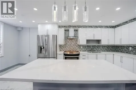 10 Edgecliff Golfway North York ON M3C 3A3