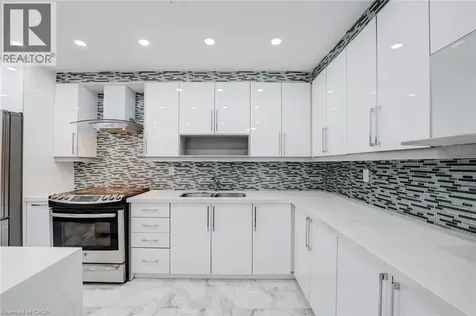 10 Edgecliff Golfway North York ON M3C 3A3