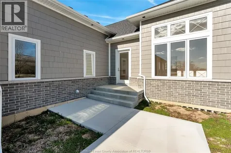 31 Sandcastle Amherstburg ON N9V 0J2