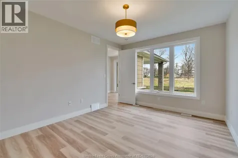 31 Sandcastle Amherstburg ON N9V 0J2