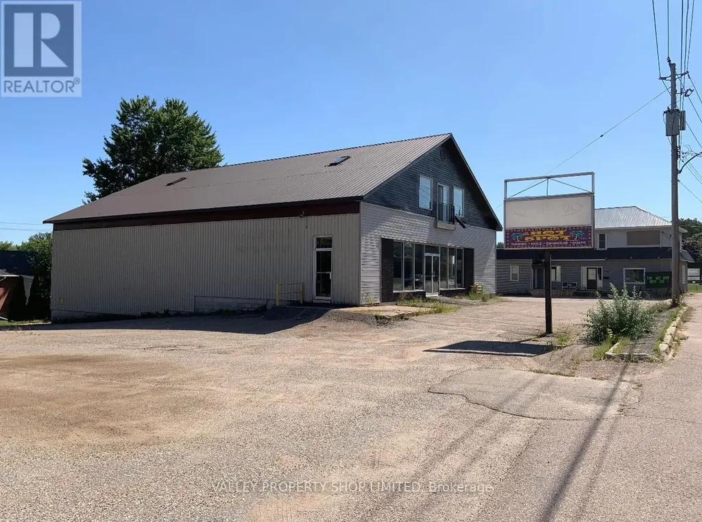 1043 Pembroke Street West Pembroke ON K8A 5R3