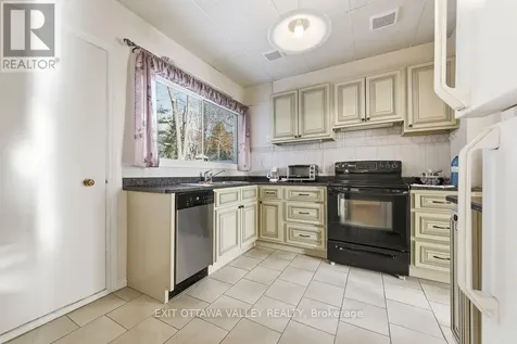 3 Newton Crescent Deep River ON K0J 1P0