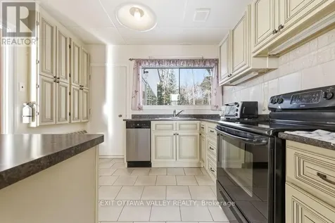 3 Newton Crescent Deep River ON K0J 1P0