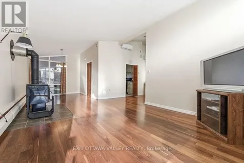 3 Newton Crescent Deep River ON K0J 1P0