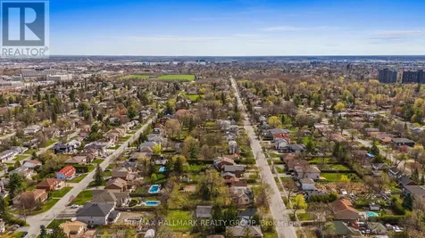 279/285 Pleasant Park Road Ottawa ON K1H 5M7
