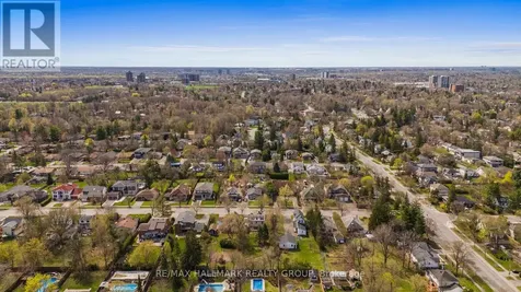 279/285 Pleasant Park Road Ottawa ON K1H 5M7