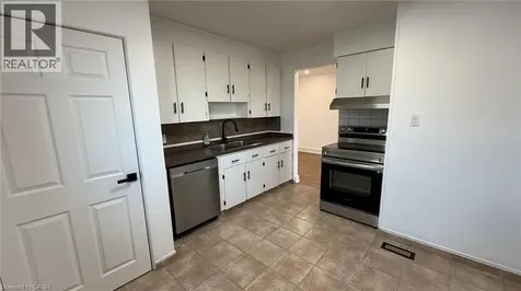 88 Longford Drive Newmarket ON L3Y 2Y4