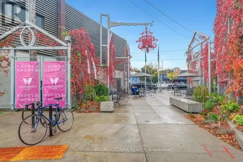 399 Winston Avenue Ottawa ON K2A 1Y8