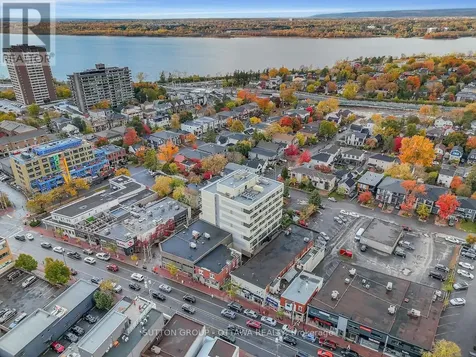 399 Winston Avenue Ottawa ON K2A 1Y8
