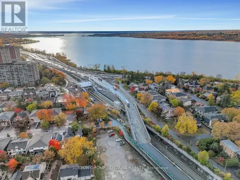 399 Winston Avenue Ottawa ON K2A 1Y8