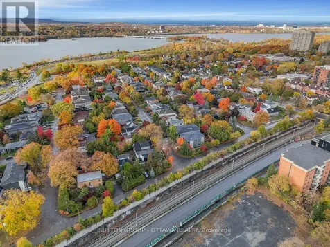 399 Winston Avenue Ottawa ON K2A 1Y8