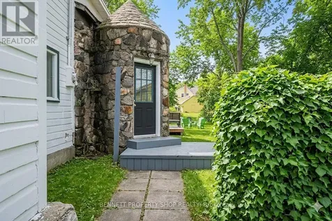 1134 O'grady Street Ottawa ON K4M 1J3