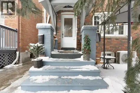 719 Kingston Road Toronto ON M4E 1R8