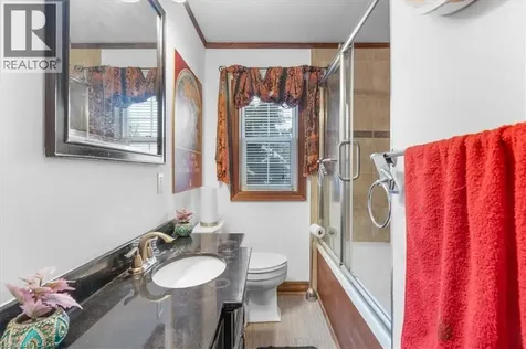 719 Kingston Road Toronto ON M4E 1R8