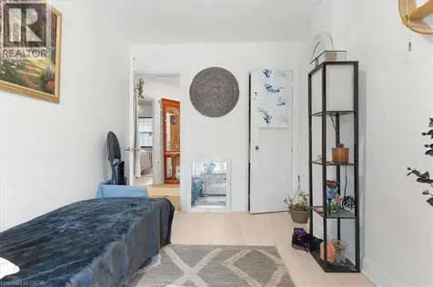 719 Kingston Road Toronto ON M4E 1R8