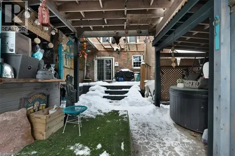 719 Kingston Road Toronto ON M4E 1R8
