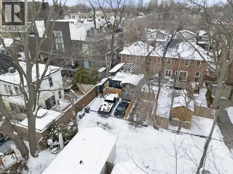 719 Kingston Road Toronto ON M4E 1R8