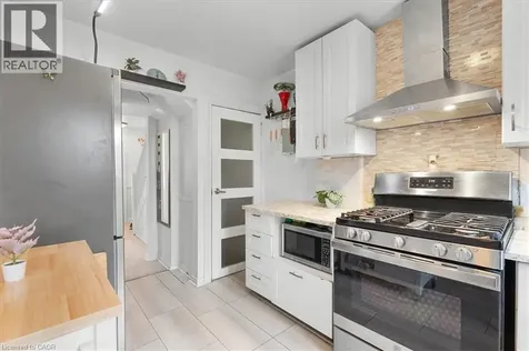 719 Kingston Road Toronto ON M4E 1R8
