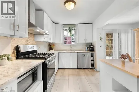 719 Kingston Road Toronto ON M4E 1R8