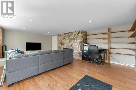 235 Broadview Drive Pembroke ON K8A 2A1