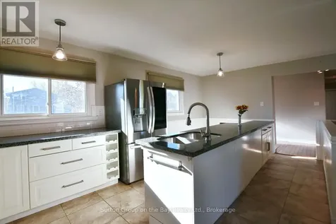 5 Brock Crescent Collingwood ON L9Y 4A4