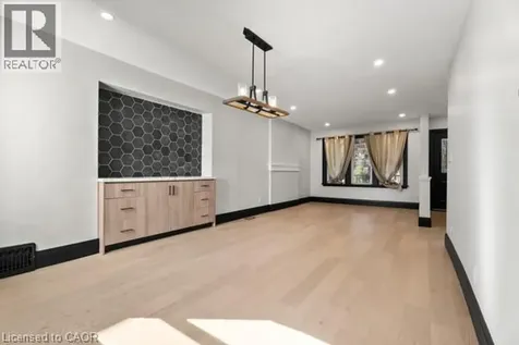105 Rothsay Avenue Hamilton ON L8M 3G3