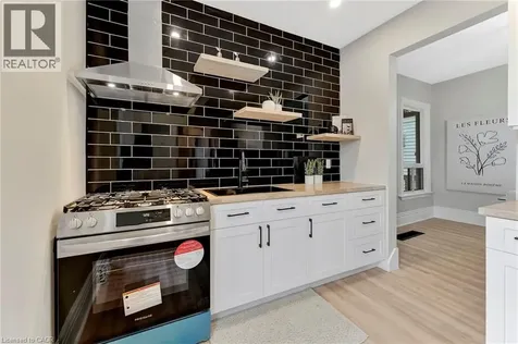142 Sanford Avenue North Hamilton ON L8L 5Z5