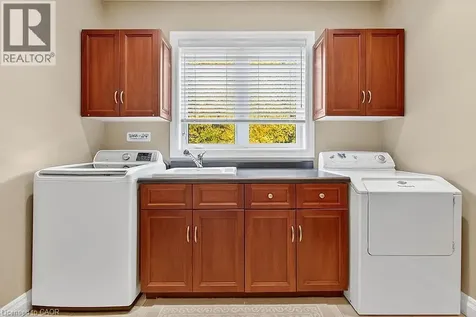 27 Sun Avenue Dundas ON L9H 5A6