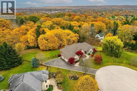 27 Sun Avenue Dundas ON L9H 5A6