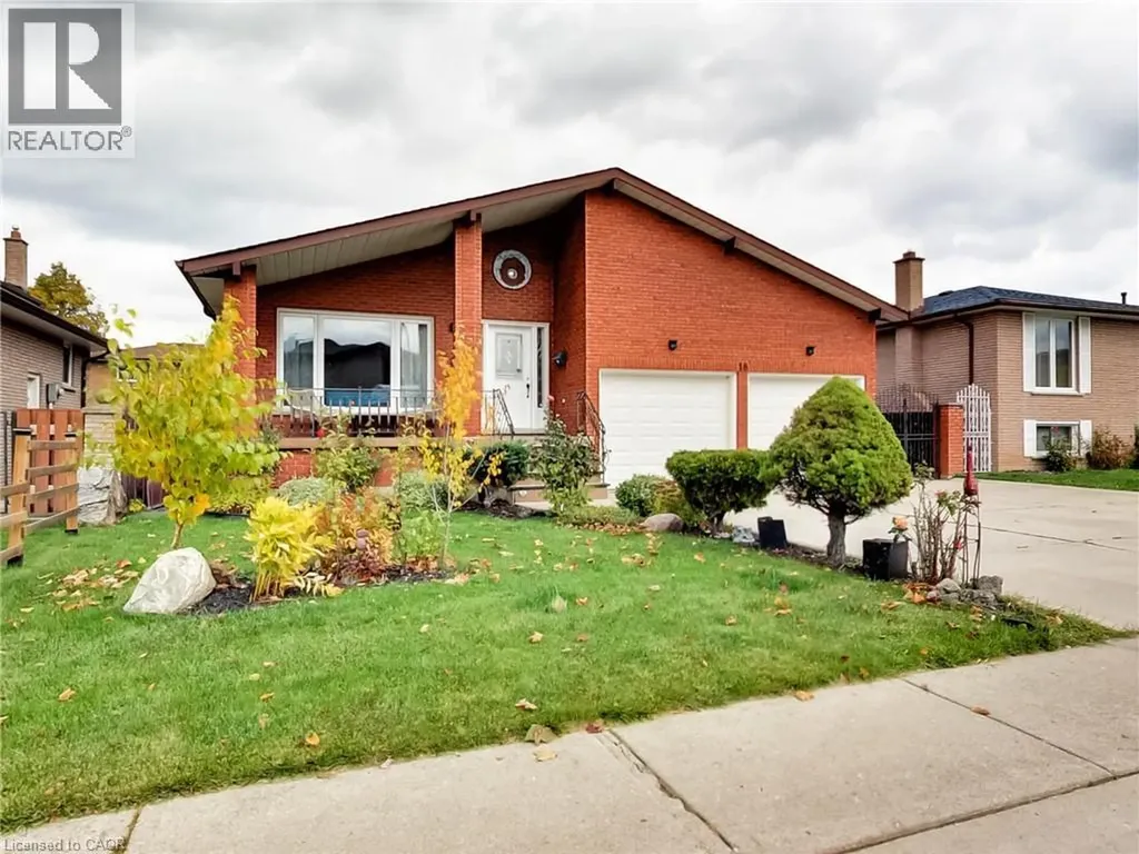 18 Pavarotti Court Hamilton ON L8G 4P8