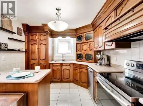 18 Pavarotti Court Hamilton ON L8G 4P8