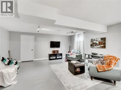 18 Pavarotti Court Hamilton ON L8G 4P8