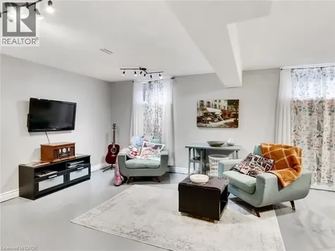 18 Pavarotti Court Hamilton ON L8G 4P8