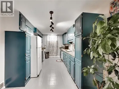 18 Pavarotti Court Hamilton ON L8G 4P8