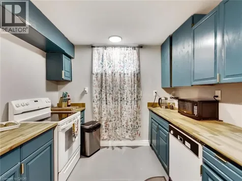 18 Pavarotti Court Hamilton ON L8G 4P8