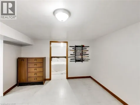 18 Pavarotti Court Hamilton ON L8G 4P8